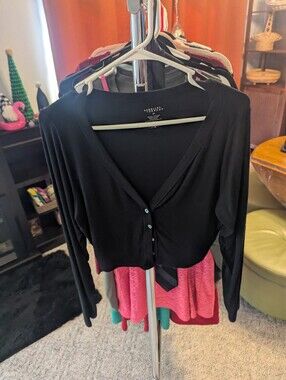 🧡Parallel Apparel 2x Black V-Neck Long-Sleeve Button Front Crop Top